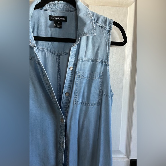 Denim (Chambray) sleeveless shirt dress - Picture 3 of 6